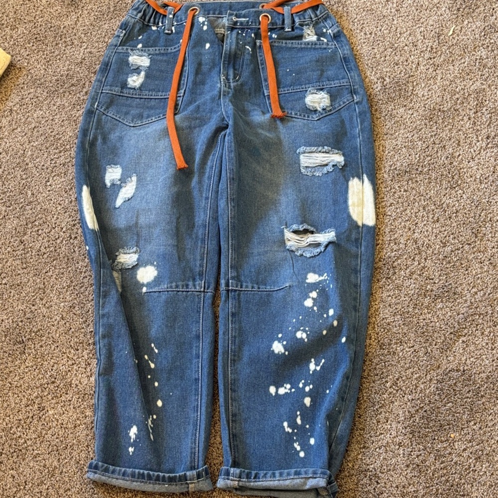 Distressed barrel Jeans